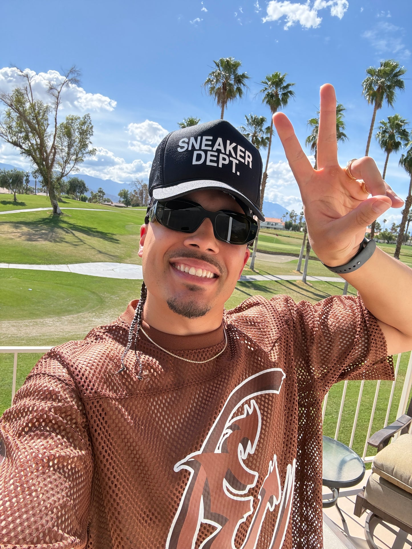 SNEAKER DEPT. TRUCKER - BLACK