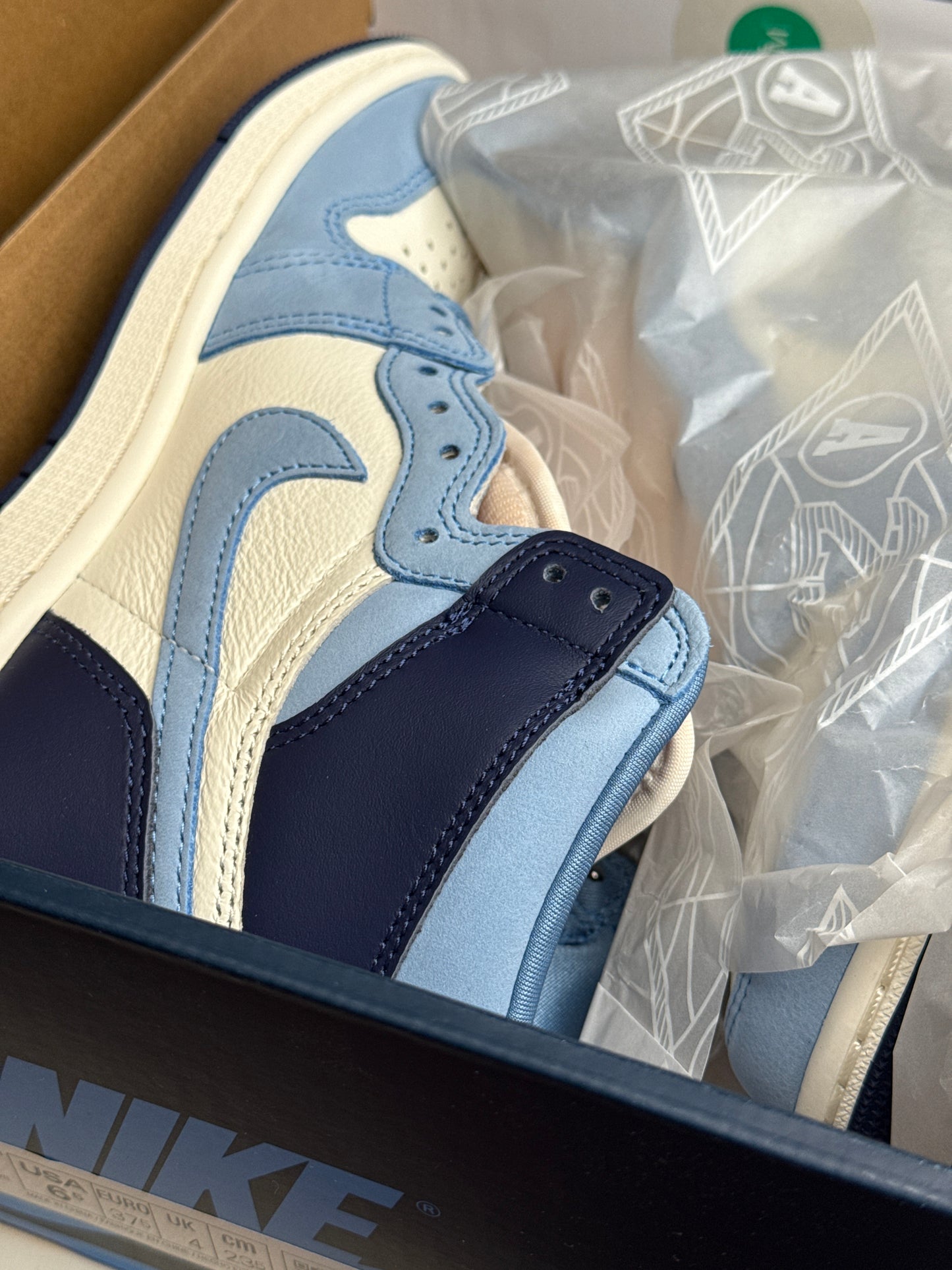 Air Jordan 1 High OG WMNS First In Flight