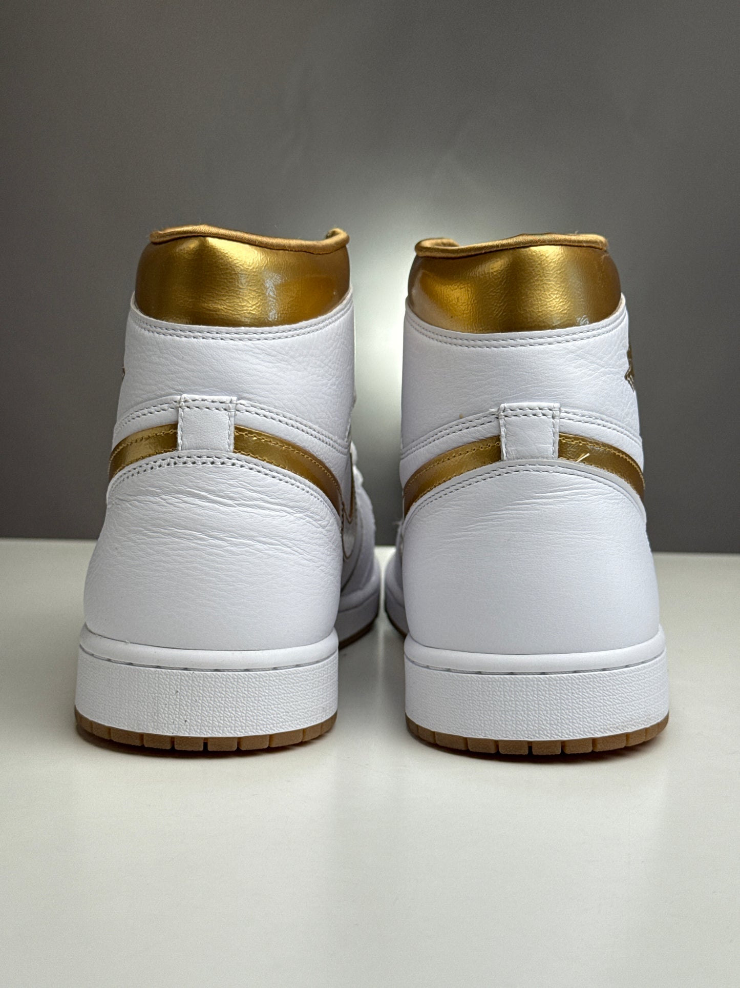 Air Jordan 1 High OG WMNS Metallic Gold