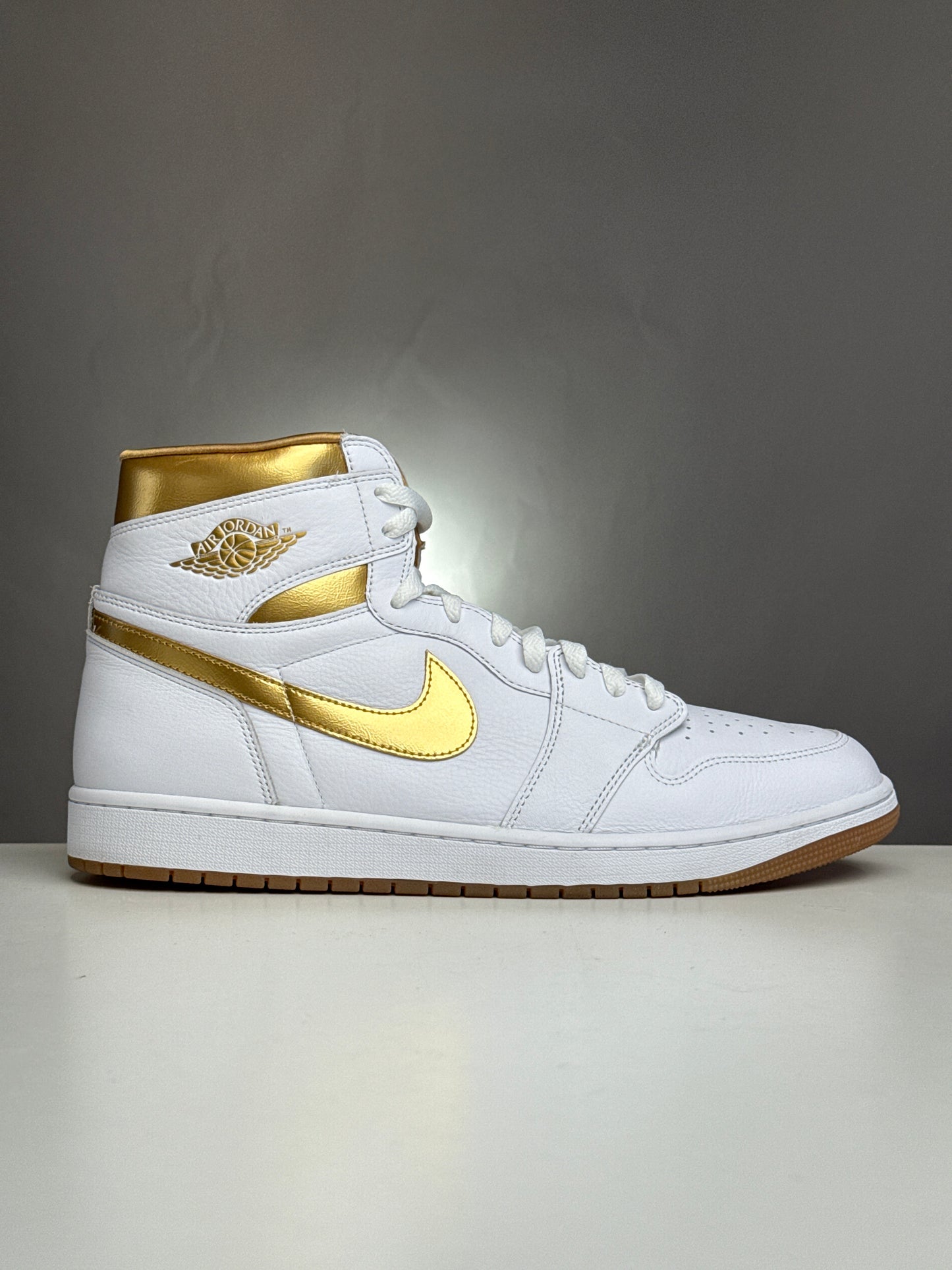Air Jordan 1 High OG WMNS Metallic Gold
