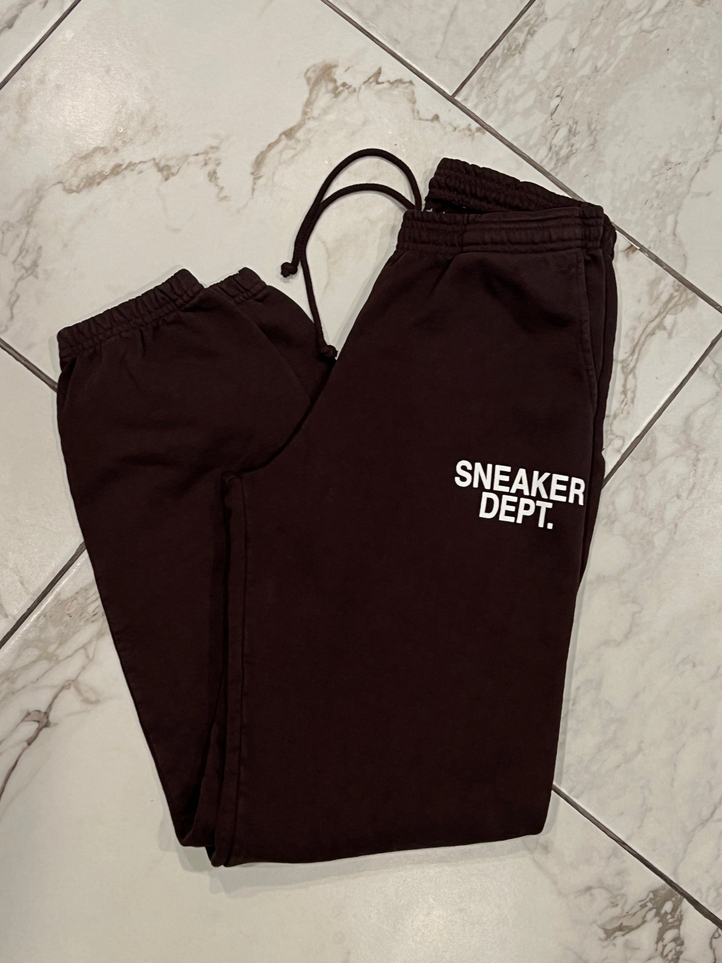 SNEAKER DEPT. - BROWN SWEATPANTS