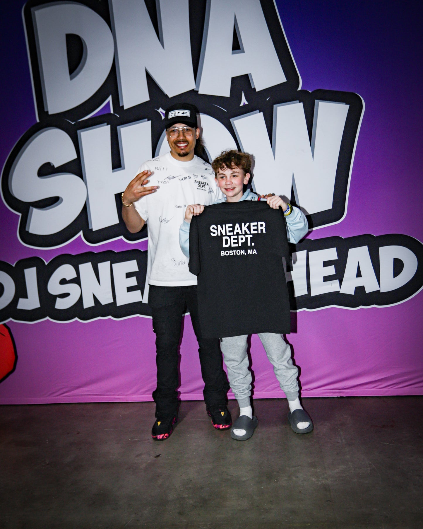 SNEAKER DEPT. BOSTON - BLACK TEE