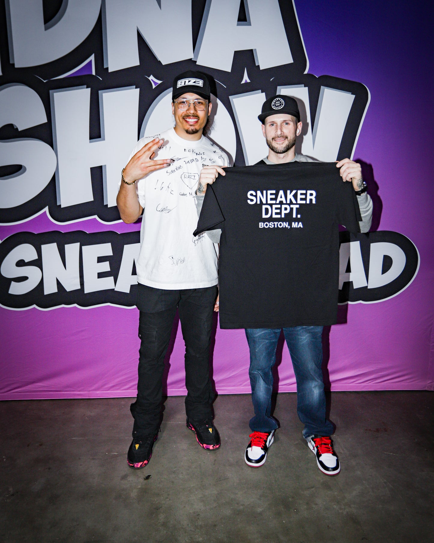 SNEAKER DEPT. BOSTON - BLACK TEE