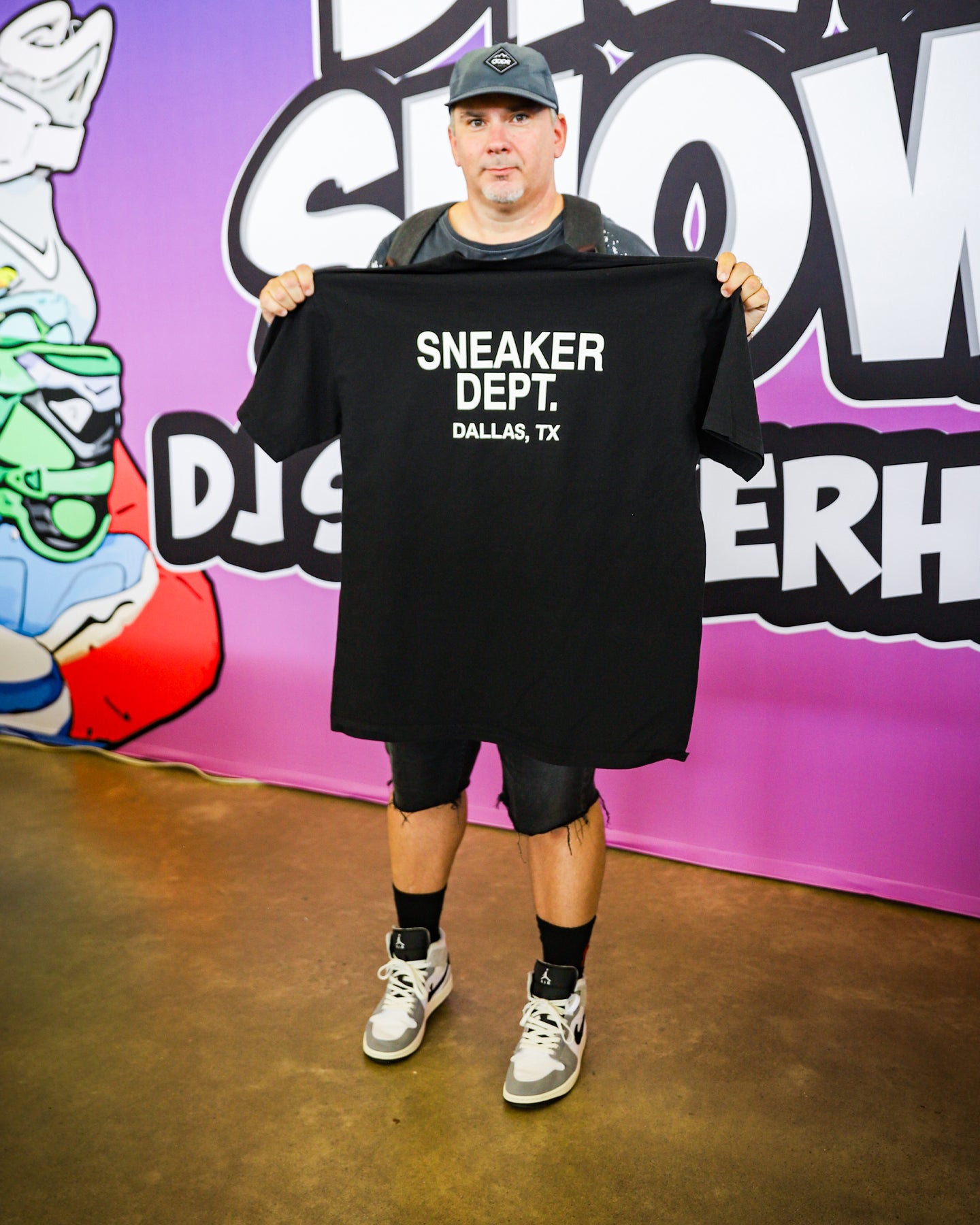 SNEAKER DEPT. DALLAS - BLACK TEE