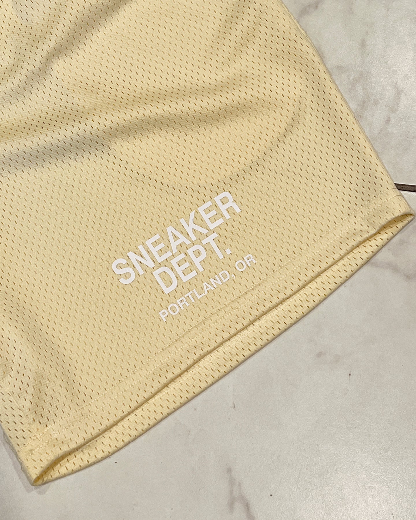 SNEAKER DEPT. SHORTS - CREAM