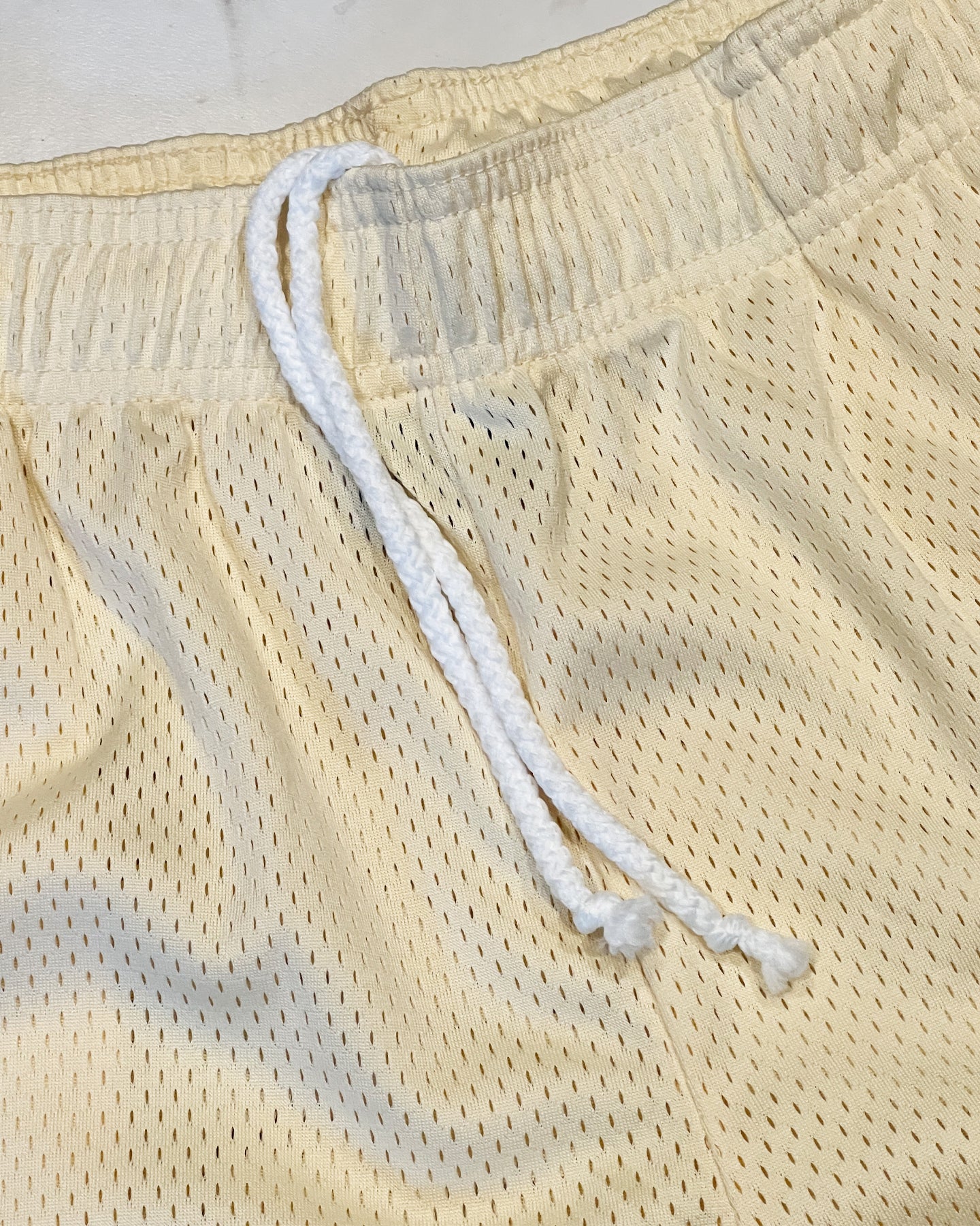 SNEAKER DEPT. SHORTS - CREAM