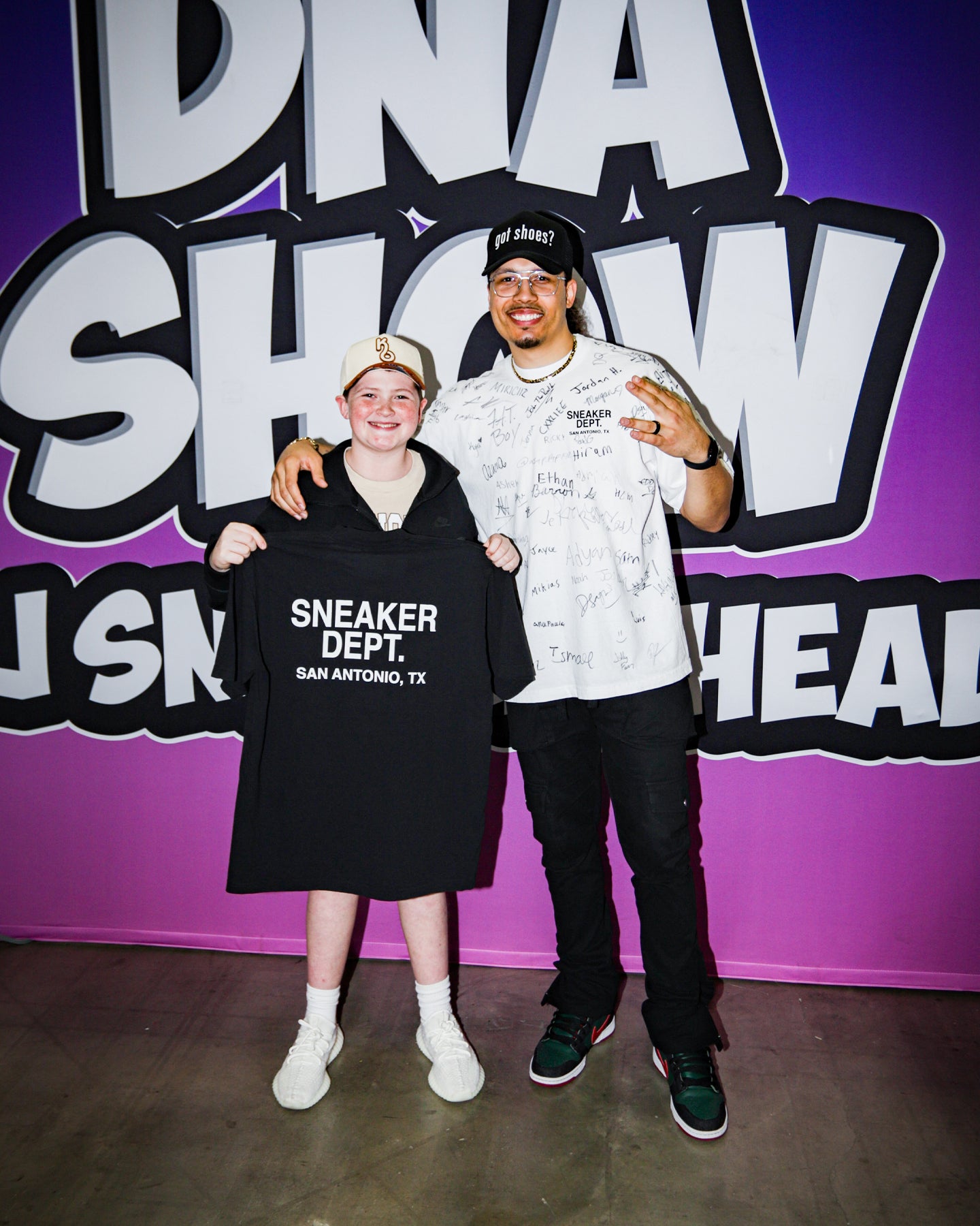 SNEAKER DEPT. SAN ANTONIO - BLACK TEE
