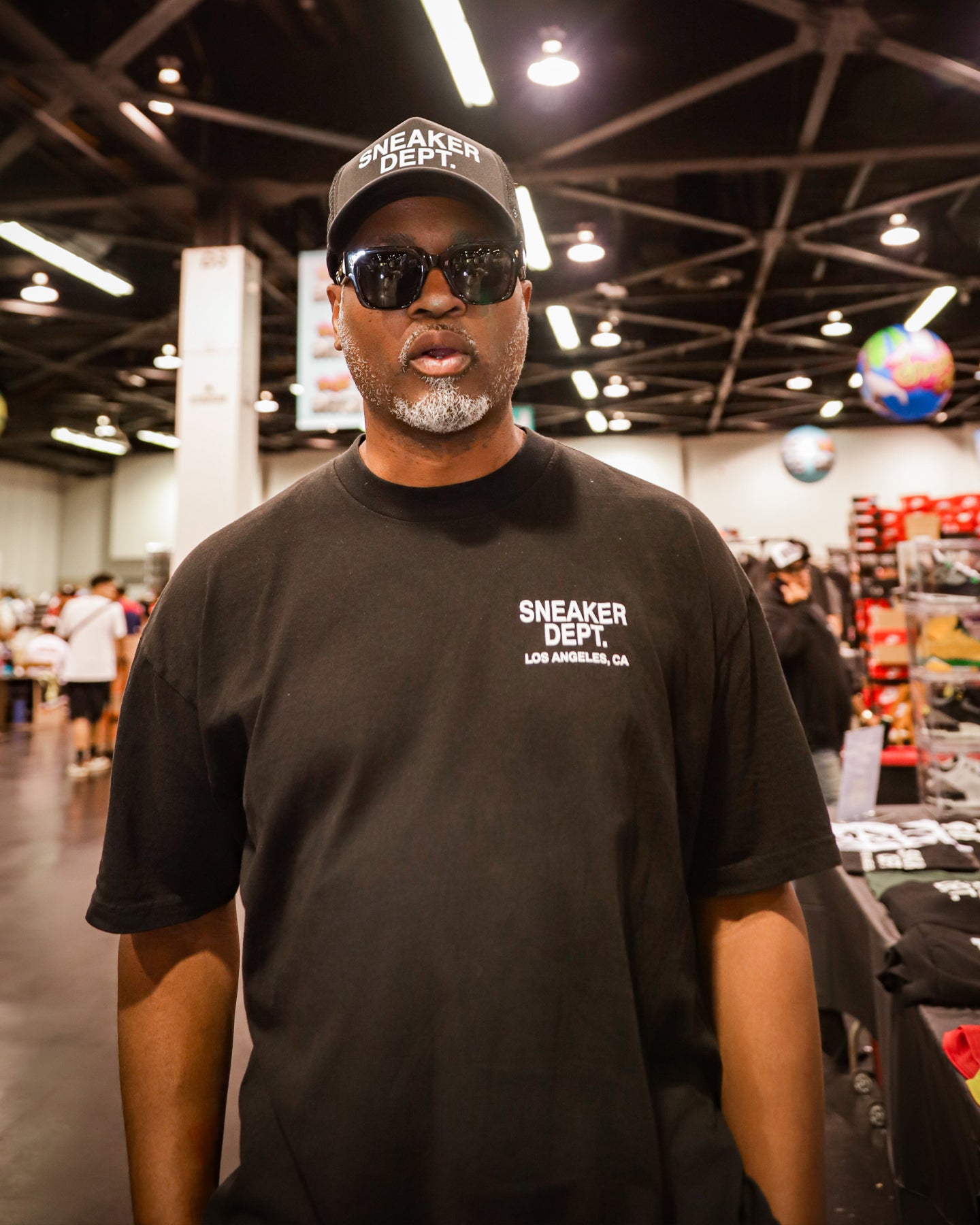 SNEAKER DEPT. LOS ANGELES - BLACK TEE