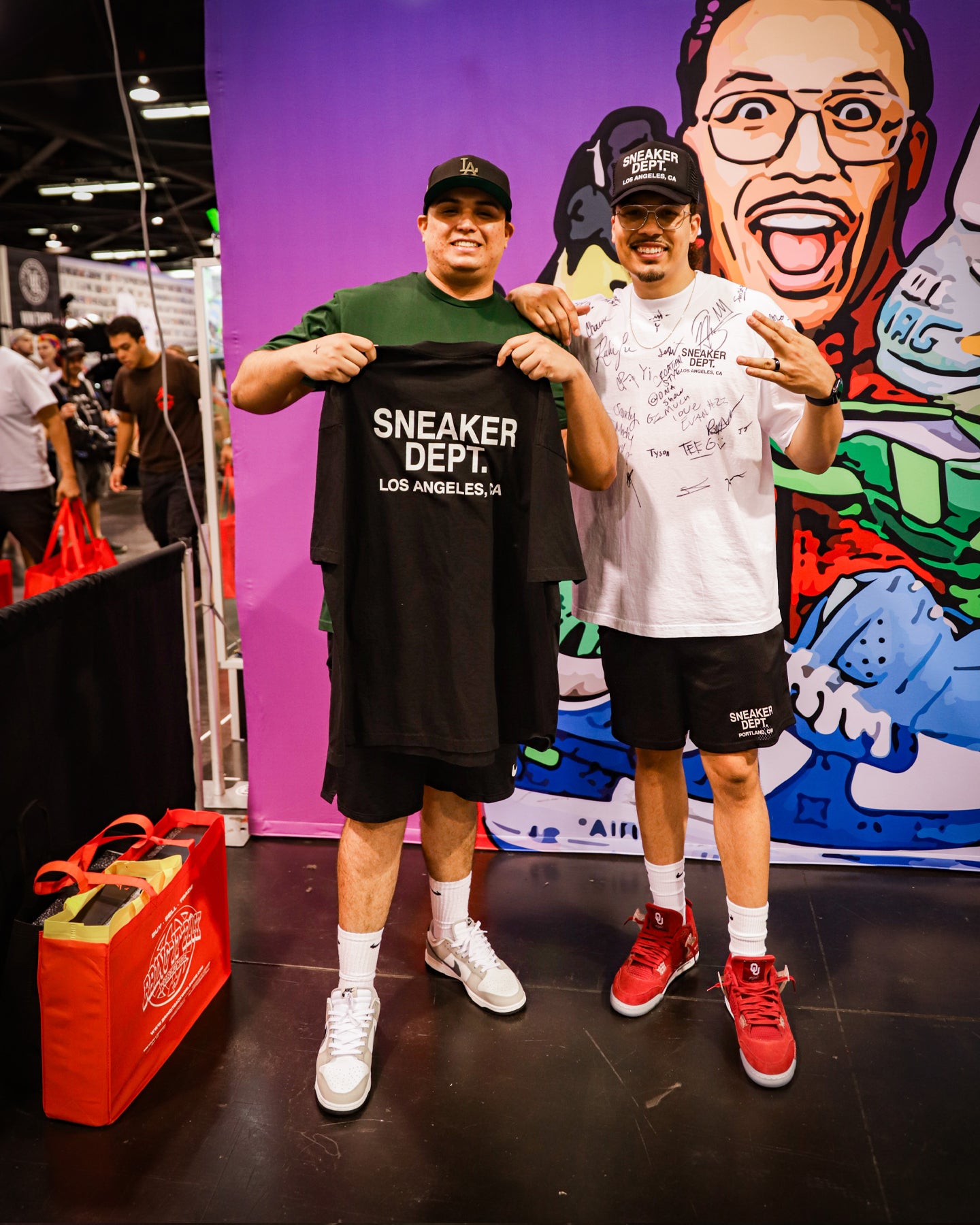 SNEAKER DEPT. LOS ANGELES - BLACK TEE