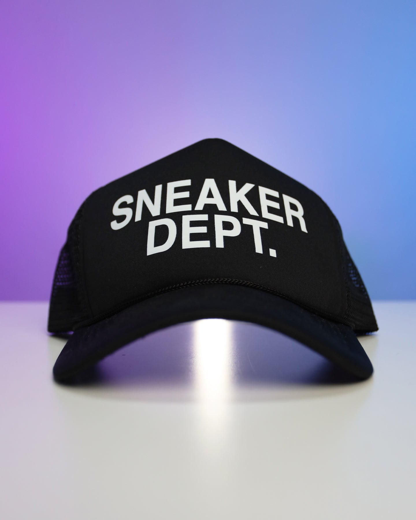 SNEAKER DEPT. TRUCKER - BLACK