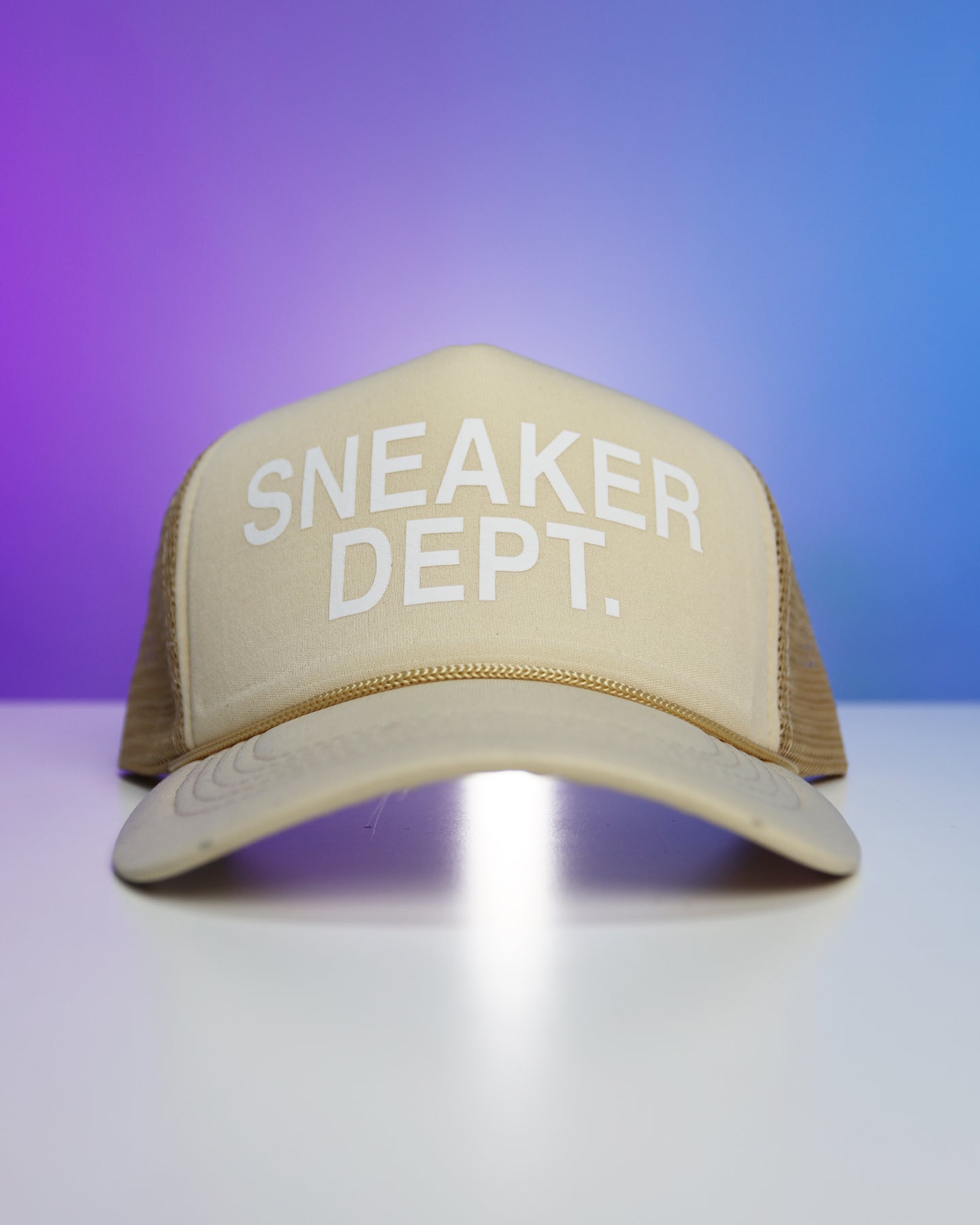 SNEAKER DEPT. TRUCKER - CREAM