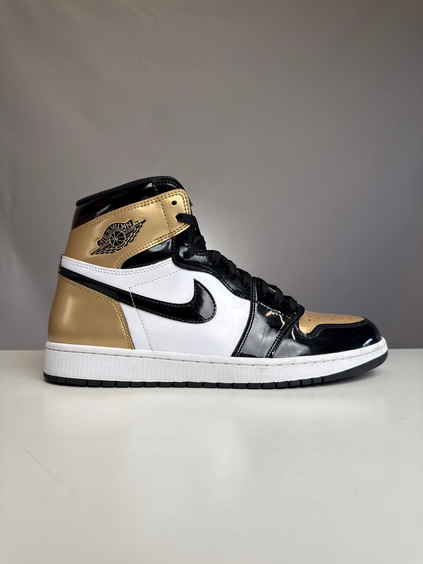 Air Jordan 1 High OG Gold Toe