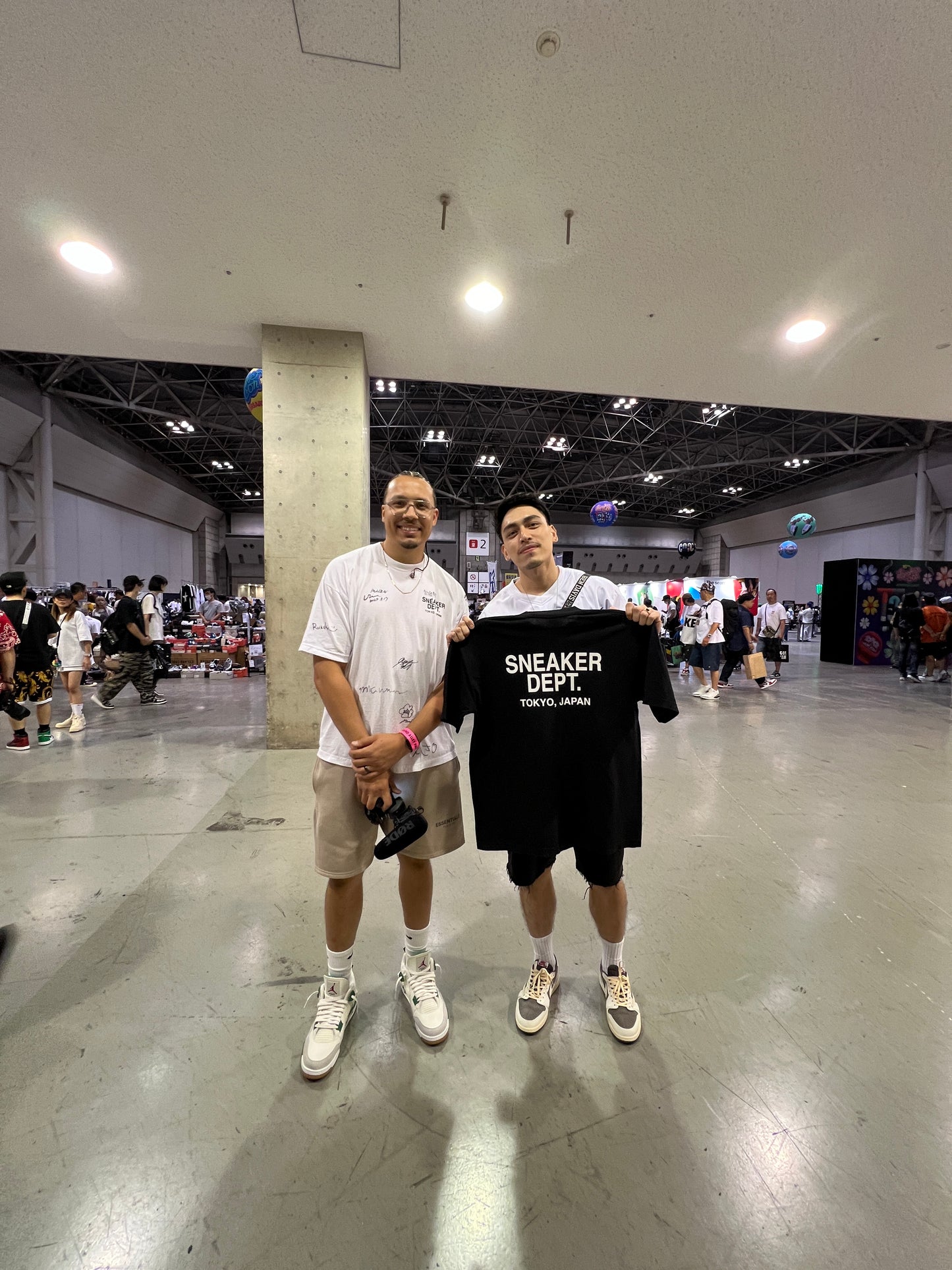 SNEAKER DEPT. TOKYO - BLACK TEE